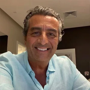 Dr. Roberto Zeballos